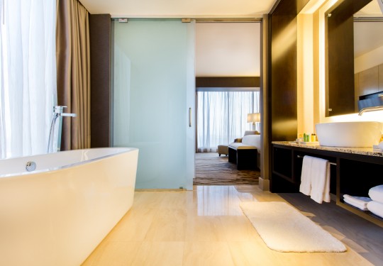 fotografia de interiores en panama - Shower interior, Hilton hotel, Panama city